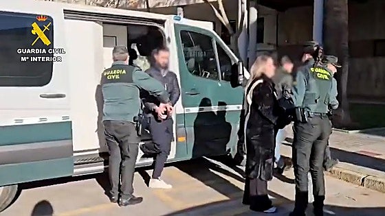 Maniatado con bridas y amenazado de muerte para que se marche de su propia casa en Valencia