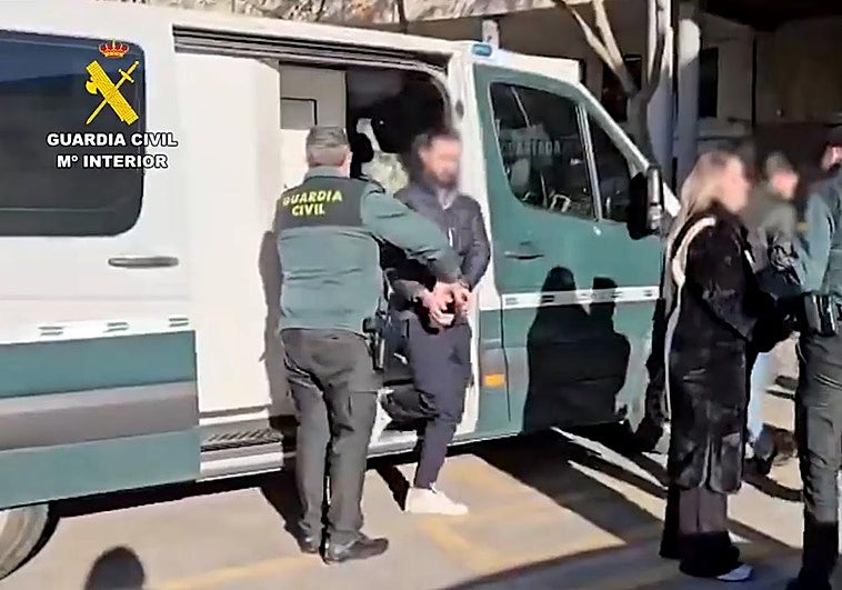 Maniatado con bridas y amenazado de muerte para que se marche de su propia casa en Valencia