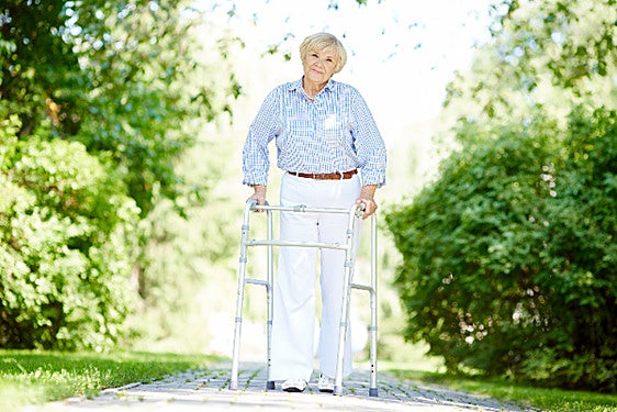 Los mejores andadores para ancianos para moverse con seguridad y comodidad