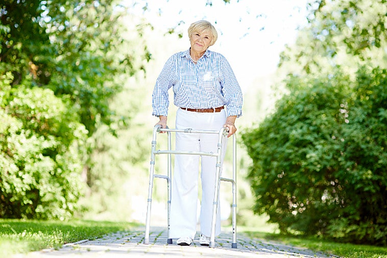 Los mejores andadores para ancianos para moverse con seguridad y comodidad