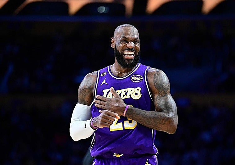 LeBron James, el histórico triple-doble de un cuarentón