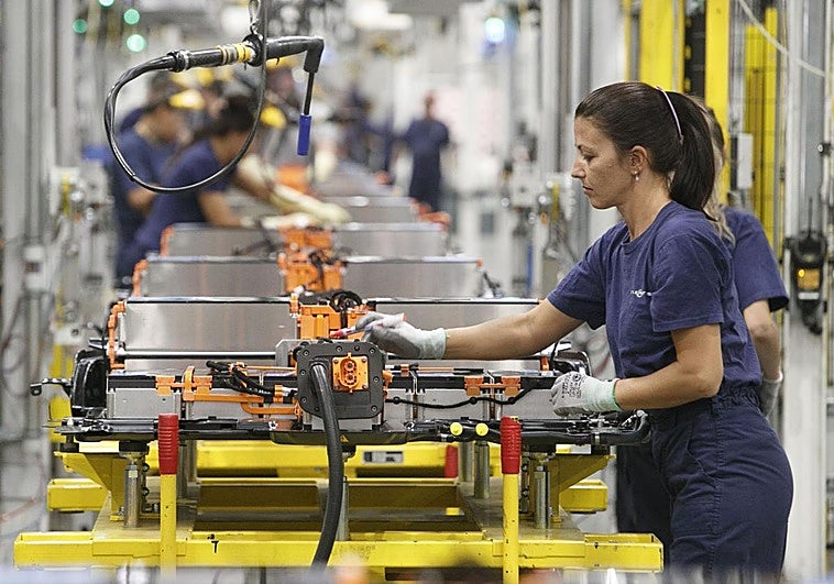 Los grandes fabricantes dan un volantazo a su estrategia cero emisiones y pierden 46.000 millones