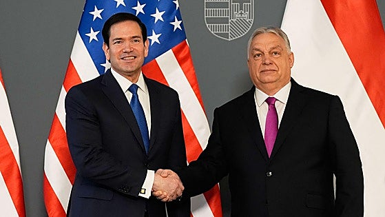 Rubio cierra su gira europea en Hungría para apoyar a Orbán antes de las elecciones