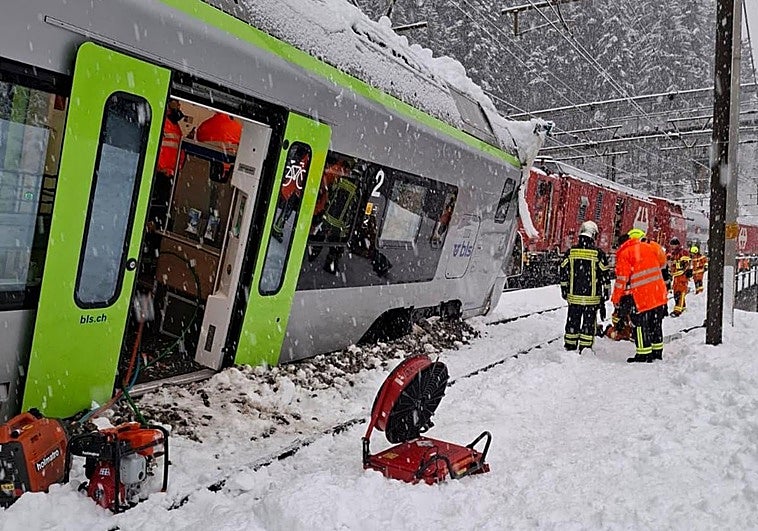 Al menos cinco heridos tras descarrilar un tren en el sur de Suiza por una avalancha