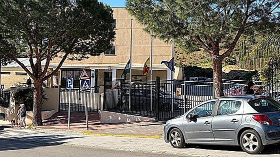 La policía analiza el móvil de la menor que se suicidó en Málaga para comprobar si sufrió 'bullying'