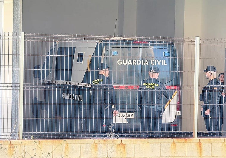 A prisión el doble asesino de Xilxes por matar a cuchilladas a su exmujer y su hija