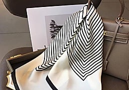 Eleva tu look de entretiempo con esta selección pañuelos de seda para todo tipo de gustos