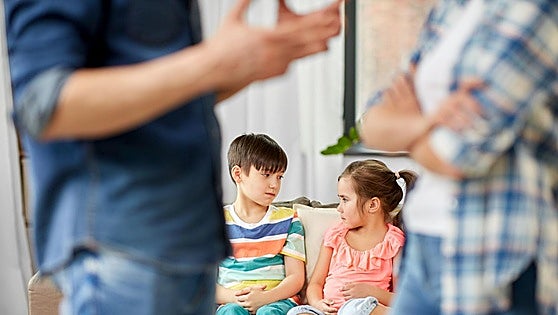 ¿Te separas? «Tus hijos no necesitan que seáis amigos»