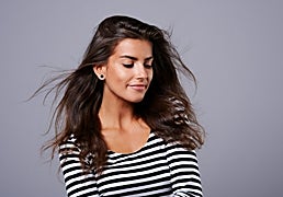 Consigue volumen profesional en tu pelo y sin encrespamiento con el cepillo secador REVLON Salon One-Step