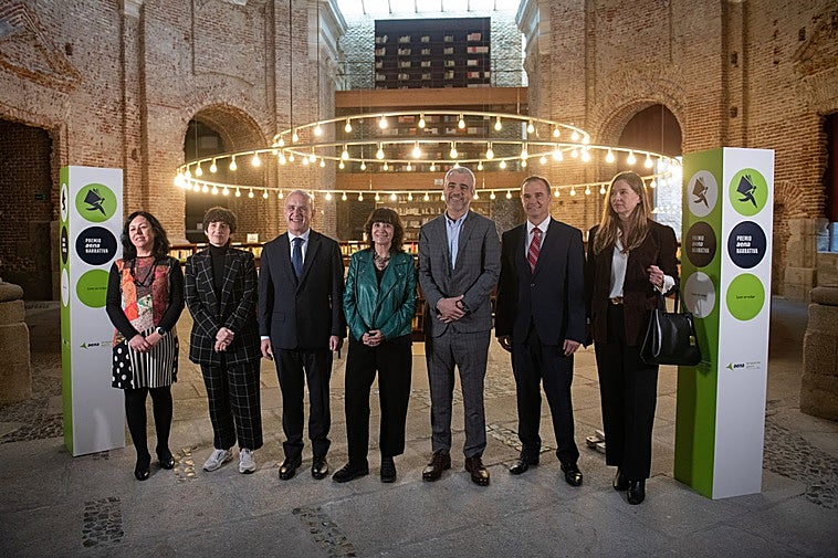 Aena iguala al Premio Planeta y convoca un premio literario de un millón de euros