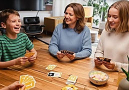 Aporta diversión a tus sobremesas con amigos o familia con el QuickStop