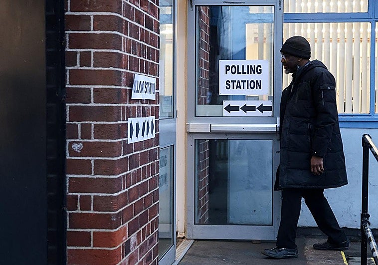 Starmer se examina en las elecciones de este jueves en Mánchester