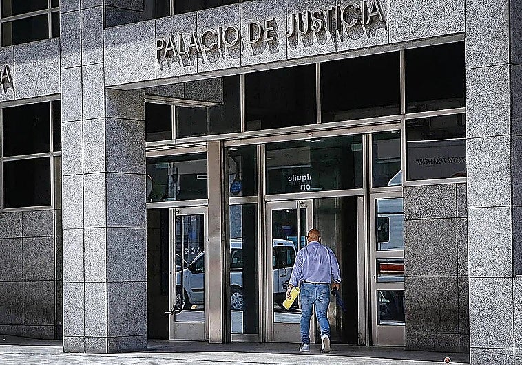 Condenan a 14 años a dos jóvenes por violar de forma simultánea a una chica en Bilbao