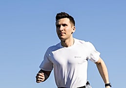 Con estos cinturones de running para llaves y móvil podrás entrenar sin impedimentos