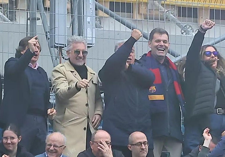 Joan Laporta, cazado haciendo un corte de mangas