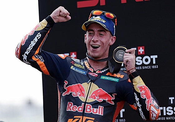 Pedro Acosta gana un duelo a Marc Márquez con toque y polémica | El Correo