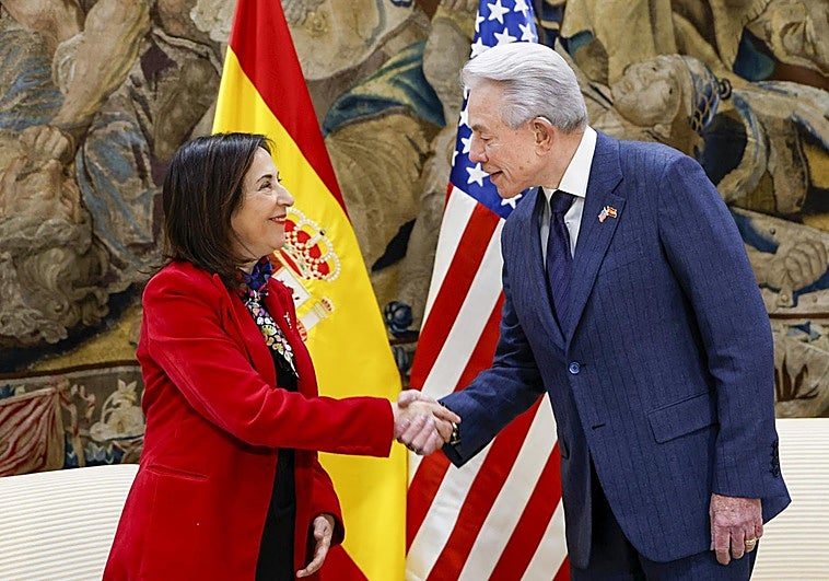 Robles recuerda al embajador de EE.UU que España es un aliado «fiable» que defiende el derecho