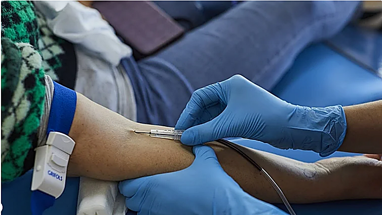 Puedes donar sangre con la regla, pero ojo si vas al dentista