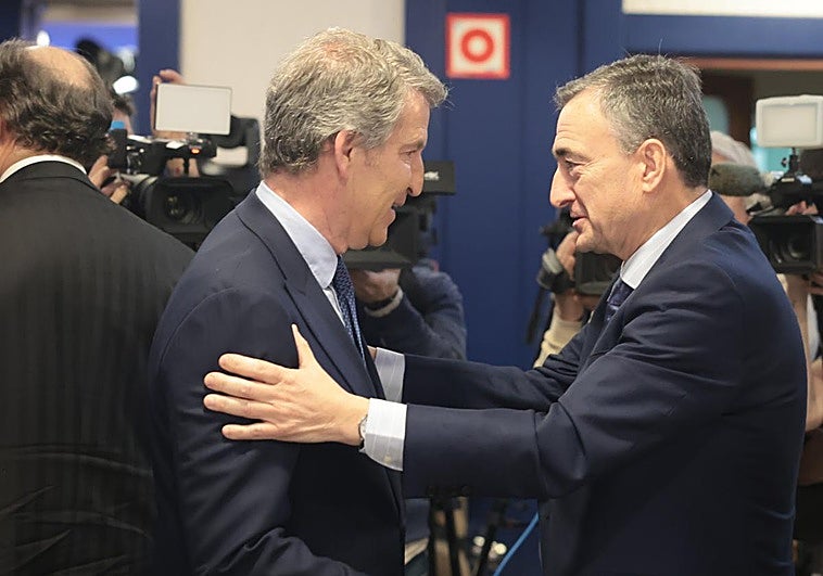 Feijóo responde a Sánchez: «Antes del derecho internacional están los derechos humanos»