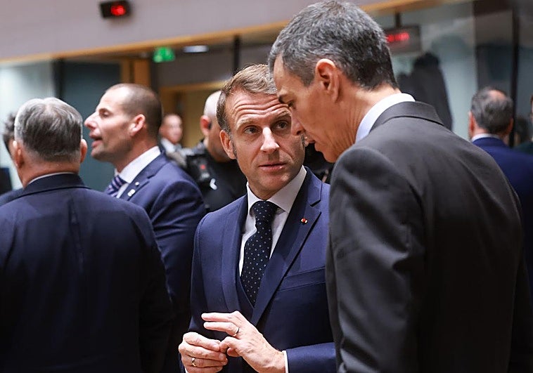 Macron telefonea a Sánchez y le expresa «la solidaridad europea de Francia»