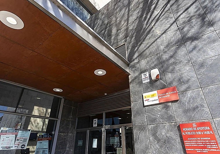 Piden 12 años de cárcel en Cáceres a un hombre por una campaña de odio machista contra instancias judiciales y su exmujer