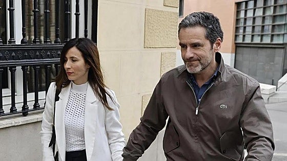 Borja Sémper retoma la vida pública en ARCO junto a Bárbara Goenaga