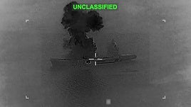 Estados Unidos publica las imágenes de un ataque a un portadrones iraní