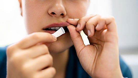 Snus, la peligrosa bolsita de nicotina que engancha a los adolescentes y enciende todas las alarmas sanitarias