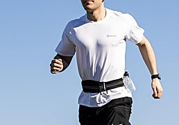 Con estos cinturones de running para llaves y móvil podrás entrenar sin impedimentos