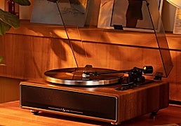Regalos que no fallan: El tocadiscos de vinilo vintage que todo padre melómano desea