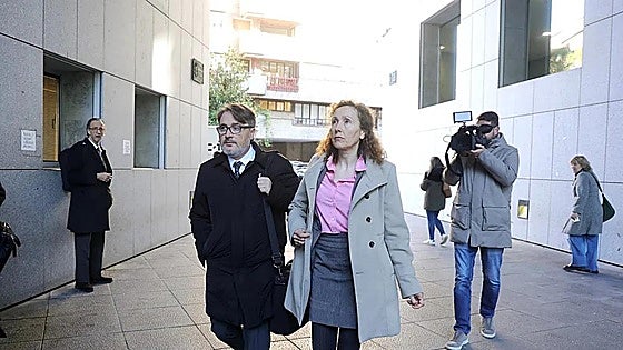 La defensa del matrimonio acusado de encerrar a sus hijos cuatro años en Oviedo asegura que «no hay ninguna 'casa de los horrores'»