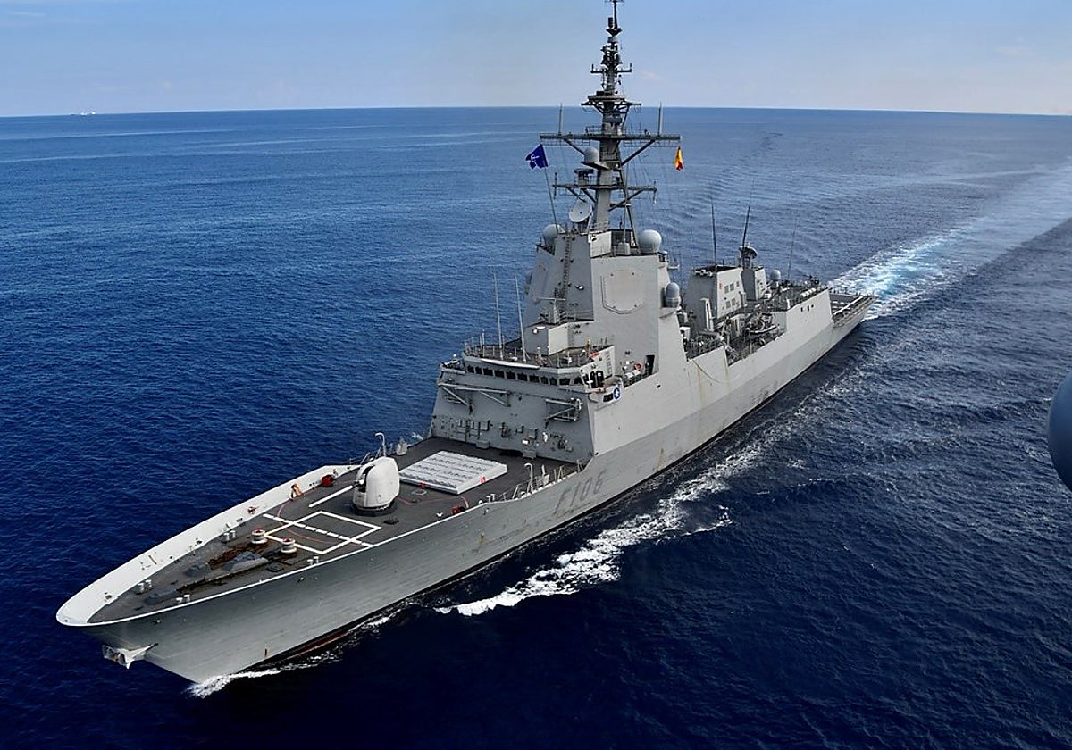 Fragata Cristóbal Colón, modelo F-105 y con una tripulación de 205 efectivos, en una operación de la OTAN.