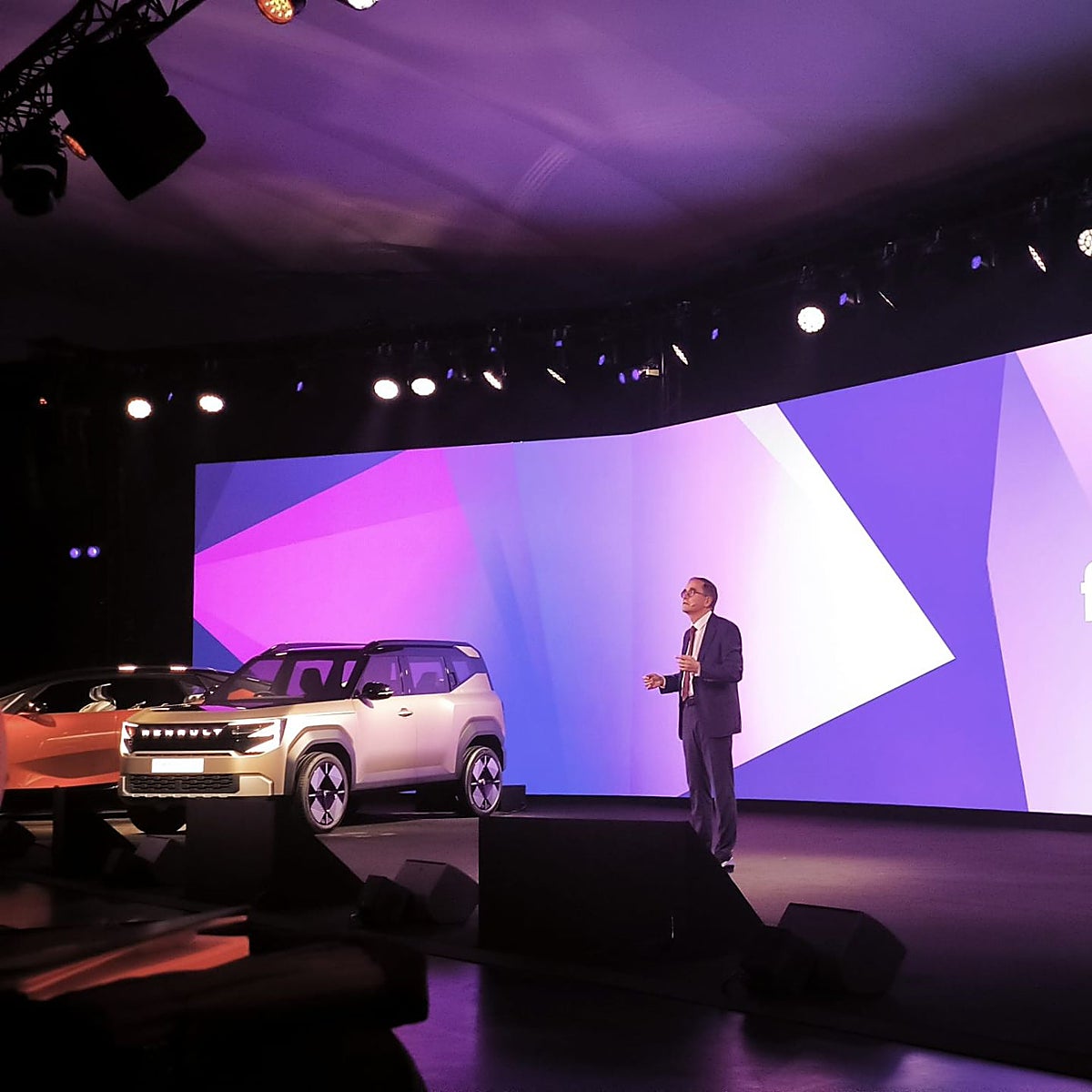 El horizonte 2030 está marcado, y Renault parece tener claro que el éxito no dependerá solo de cuántos coches eléctricos venda, sino de cuán rápido y barato pueda fabricarlos