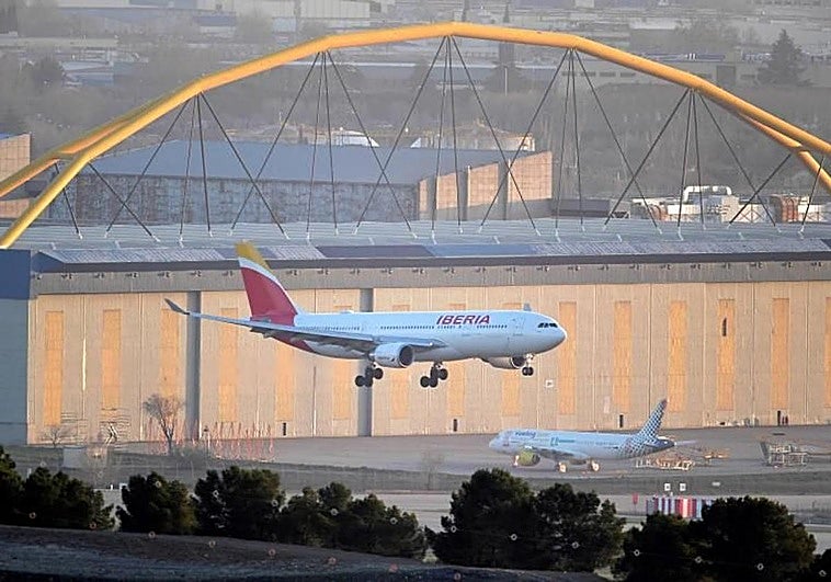 Iberia plantea un ERE voluntario para 996 trabajadores