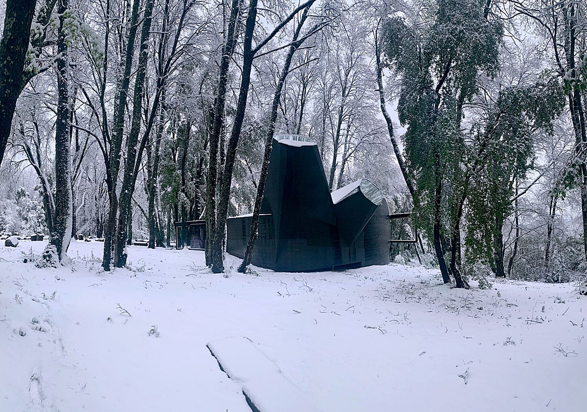 Imagen principal - Arriba, 'Casa para el Poema del Ángulo Recto', debajo 'Restaurante Mestizo' y el interior de 'Casa Pite'.