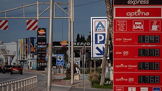 Del Brent al surtidor: por qué la gasolina sube antes que el petróleo
