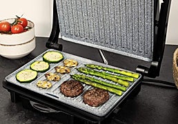 La parrilla eléctrica Rock'nGrill Rapid de Cecotec conquistará tu cocina con platos rápidos y sin complicaciones