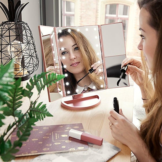 Los mejores espejos de maquillaje con luz LED para una rutina de belleza perfecta