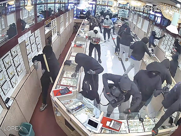 El impresionante robo de veinte ladrones a una joyería: dos millones en un minuto