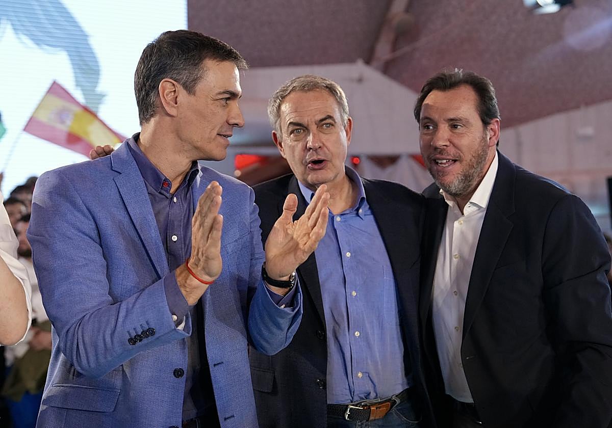 Líderes del PSOE durante un acto electoral