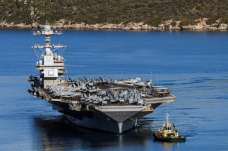 Daños por un incendio, sin lavandería y con los inodoros atascados; el portaaviones ‘USS Gerald Ford’ se retira de Oriente Medio