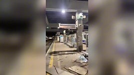 Un ataque de Irán con bombas de racimo destroza una estación de Tel Aviv