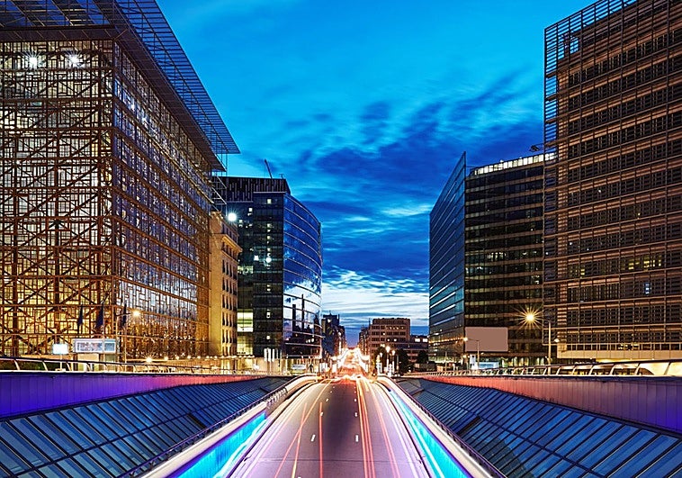 Guerra de precios y fin de los subsidios: el comprador ya no confía en el coche eléctrico