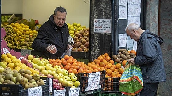 El impacto de la guerra en la cesta de la compra: frutas y carne, lo que más se encarece