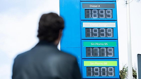 El Gobierno rebaja del 21% al 10% el IVA de la gasolina, luz y gas para paliar los efectos de la guerra