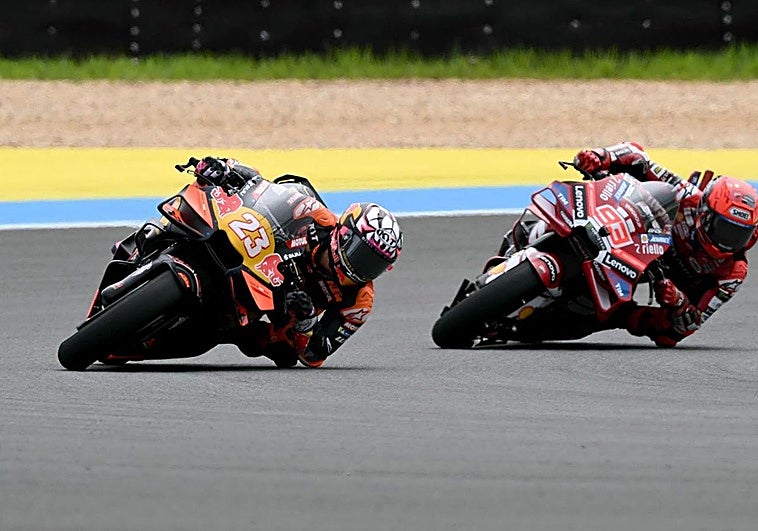 Pole de Di Giannantonio en Brasil con Márquez en primera fila pese una caída