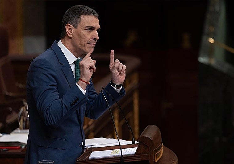 En directo | Sánchez acusa a Aznar de «fumarse un puro» por Irak y culpa a PP y Vox del «desastre» en Irán