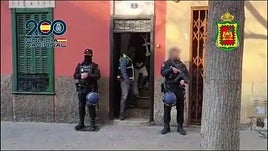 La Policía Nacional desmantela en Palma y Tánger una célula yihadista que preparaba una «acción de gran envergadura» en España