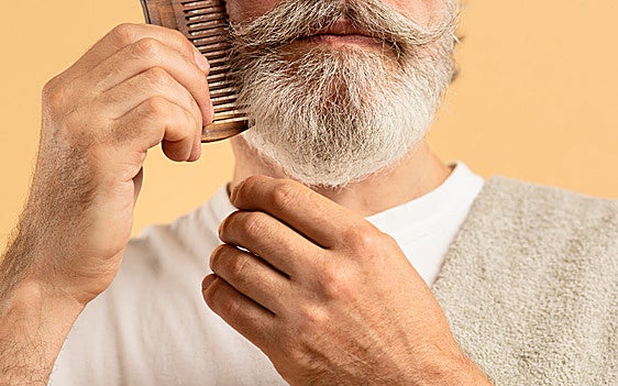 Los mejores kits para cuidar la barba con aceites de sándalo y cedro
