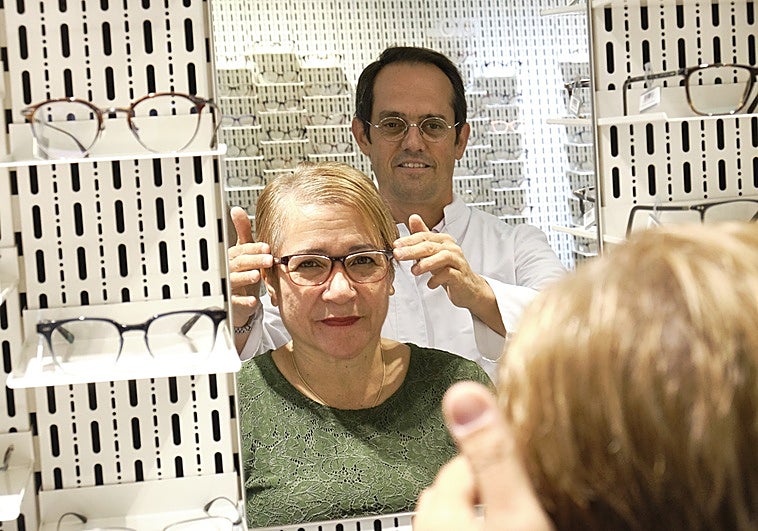 Dos millones de mayores tienen problemas de visión por no poder pagar gafas o lentillas